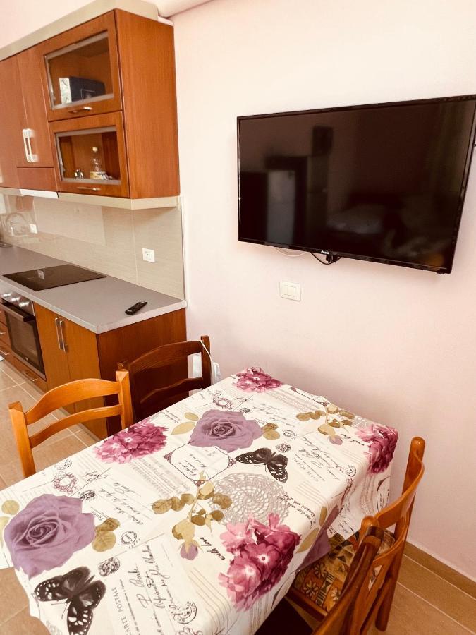 Sana Apartment Sarandë Buitenkant foto