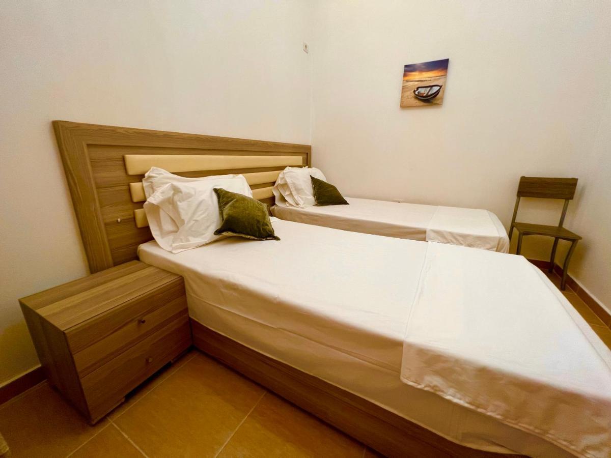 Sana Apartment Sarandë Buitenkant foto